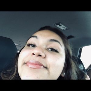 Meet your Posher, Desiree